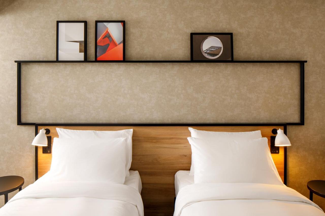 Ibis London Sutton Point Hotell Exteriör bild