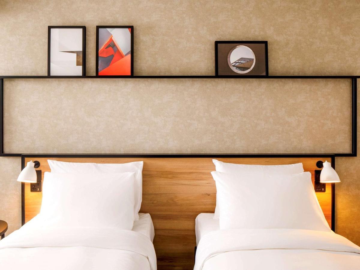 Ibis London Sutton Point Hotell Exteriör bild